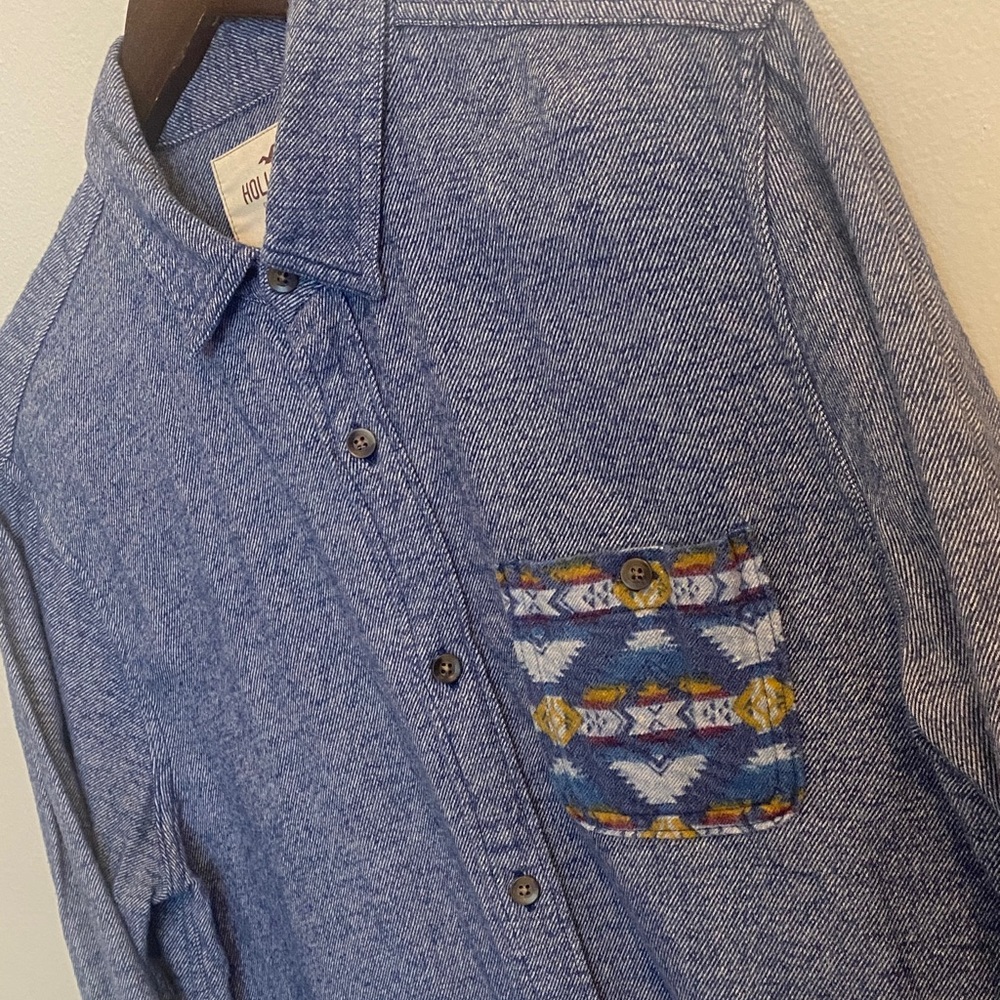 Hollister Men's Denim Blue Long Sleeve Chambray Shirt with Aztec Pocket. M